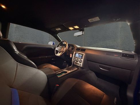Used 2012 Dodge Challenger SRT8 RWD image 21