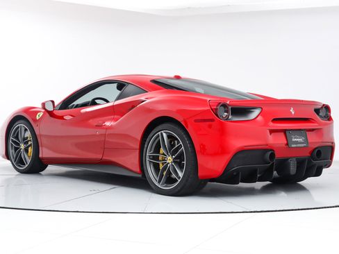 Used 2018 Ferrari 488 GTB image 7