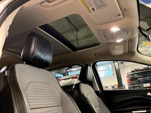 Used 2018 Ford Escape SE w/ SE Sport Appearance Package AWD/4WD image 23