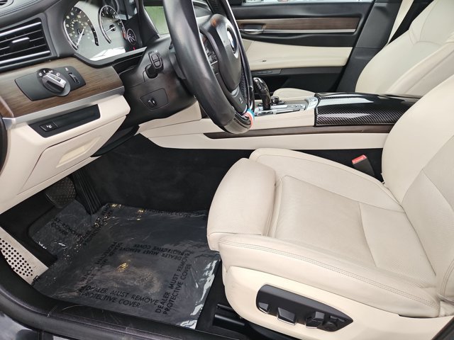 Used 2013 BMW 750i RWD image 17