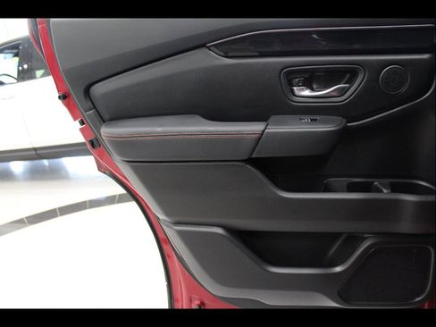 Certified 2025 Honda Pilot TrailSport image 18