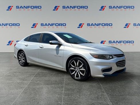 Used 2017 Chevrolet Malibu LT w/ Driver Confidence Package FWD image 7