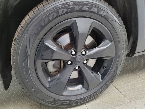 Used 2019 Jeep Cherokee Latitude Plus image 31