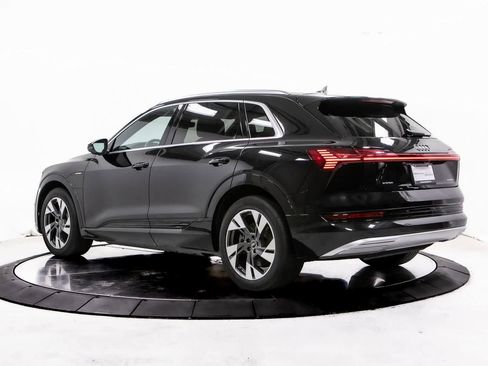 Used 2022 Audi e-tron Premium Plus w/ Premium Plus Package image 3