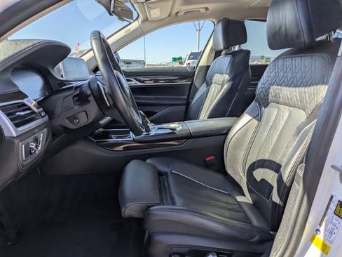 Used 2022 BMW 740i w/ Premium Package RWD image 13