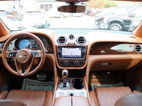 Used 2017 Bentley Bentayga image 16