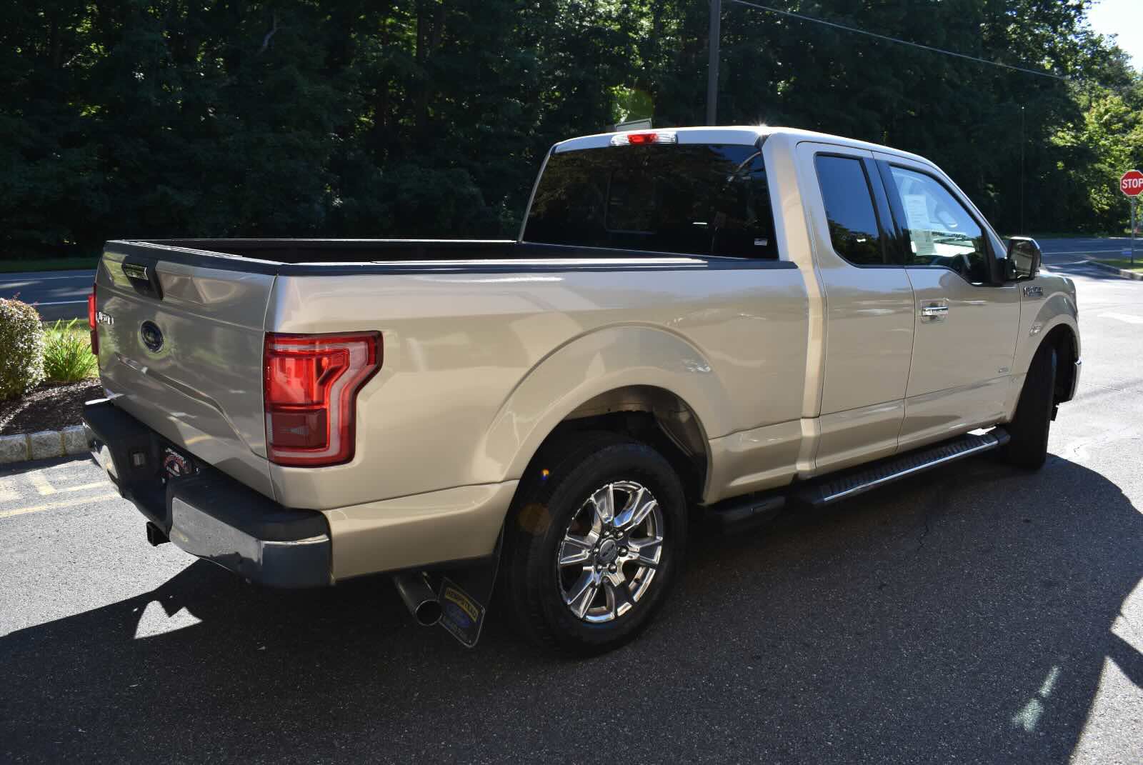 Used 2017 Ford F150 XLT w/ Equipment Group 302A Luxury RWD image 4