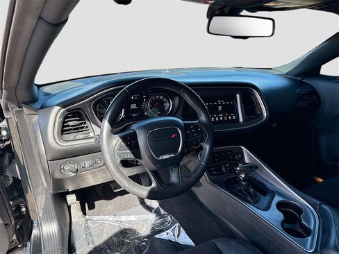 Used 2019 Dodge Challenger SXT image 9