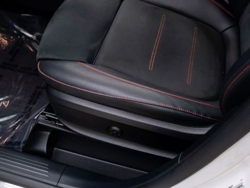 Used 2022 Mercedes-Benz GLB 250 4MATIC image 15