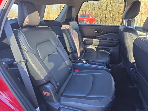 Used 2023 Nissan Pathfinder SL w/ SL Premium Package image 31