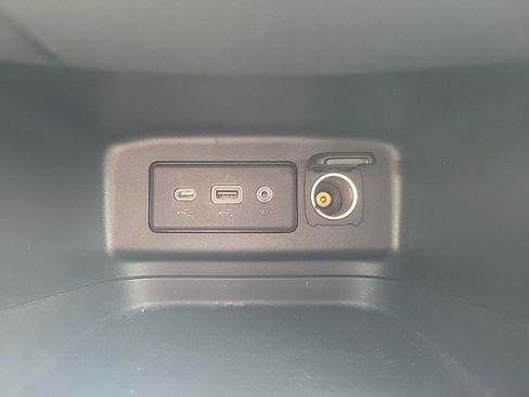 Certified 2020 Chevrolet Equinox LT w/ Driver Convenience Package image 18