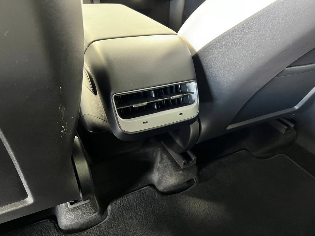 Used 2025 Tesla Model Y Performance AWD/4WD image 23