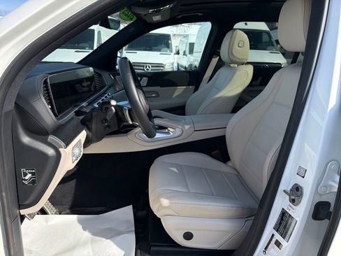 Used 2025 Mercedes-Benz GLS 450 4MATIC image 9