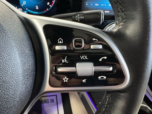 Used 2022 Mercedes-Benz GLB 250 4MATIC w/ Premium Package Lite image 37
