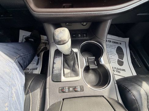 Used 2014 Toyota Highlander Limited image 6