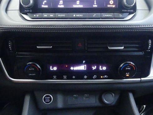 Used 2021 Nissan Rogue SV image 13