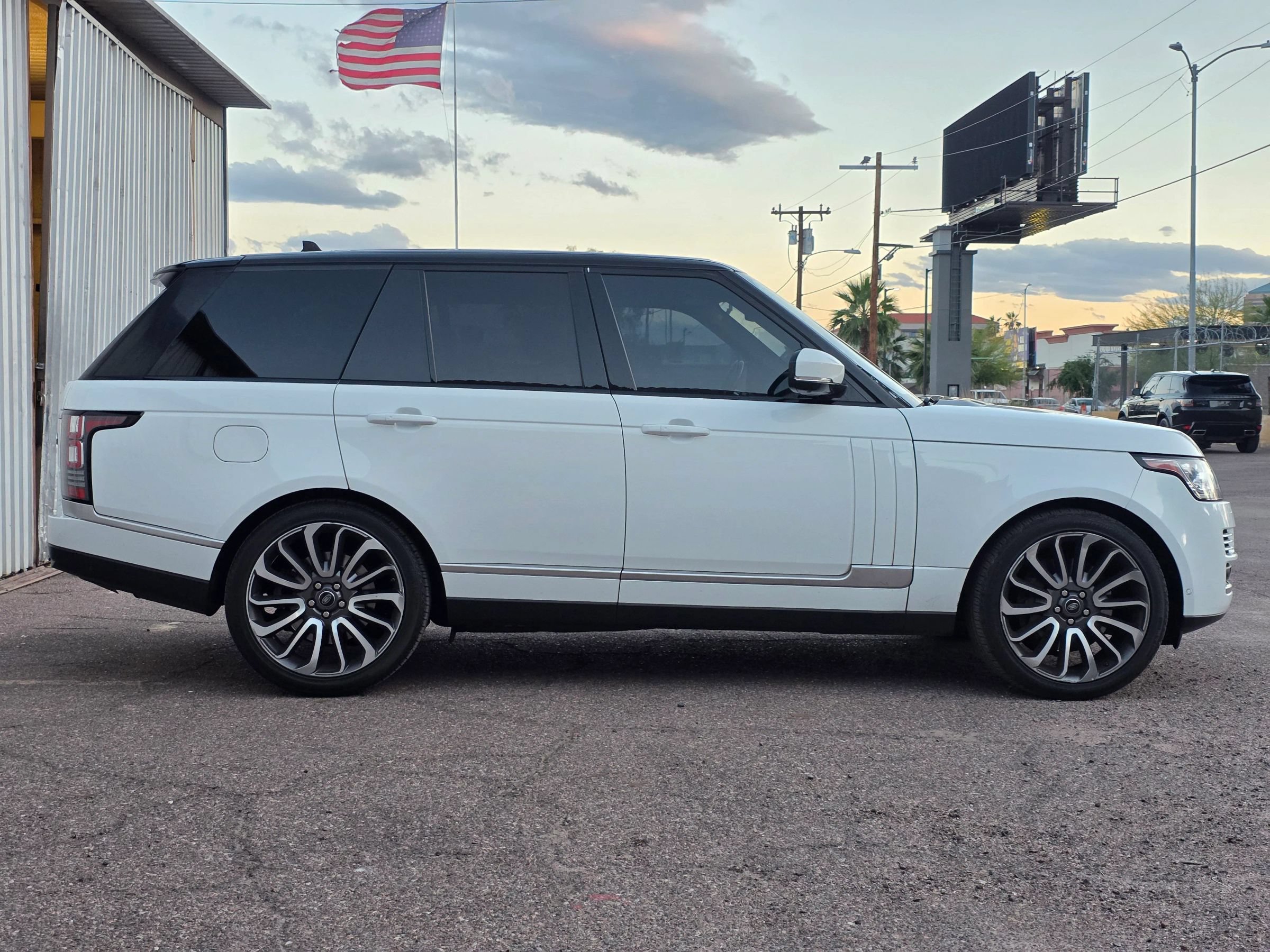 Used 2016 Land Rover Range Rover Supercharged AWD/4WD image 4