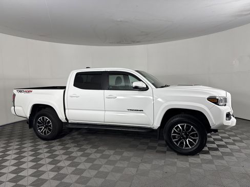 Used 2023 Toyota Tacoma TRD Sport image 2