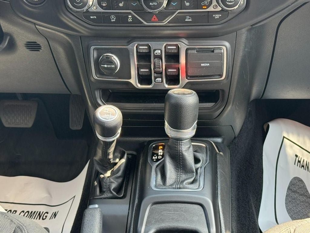 Used 2023 Jeep Wrangler Unlimited Sport AWD/4WD image 16