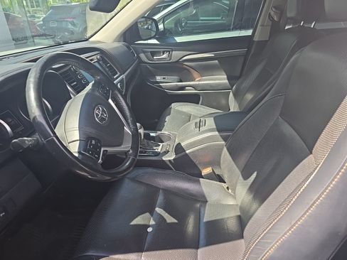 Used 2017 Toyota Highlander Limited AWD/4WD image 3