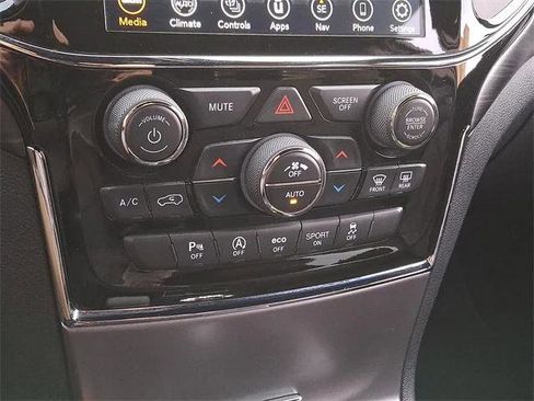 Certified 2019 Jeep Grand Cherokee Laredo image 16