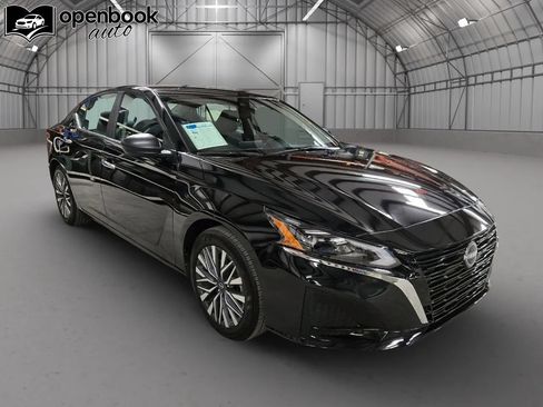 Used 2025 Nissan Altima 2.5 SV FWD image 3