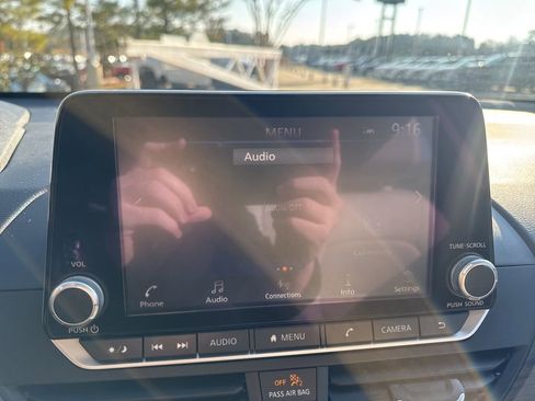 Used 2025 Nissan Altima 2.5 SV image 13