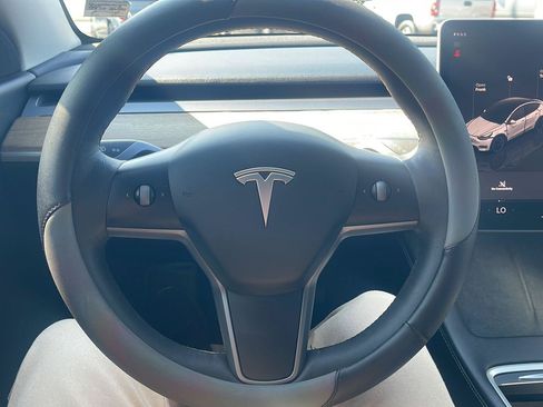 Used 2022 Tesla Model Y Long Range AWD/4WD image 18