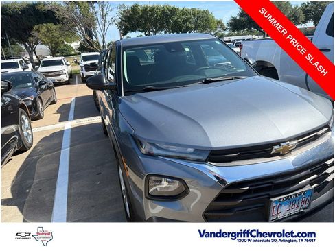Used 2021 Chevrolet TrailBlazer LS FWD image 2