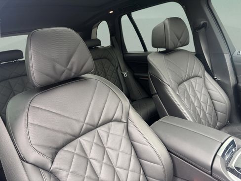 Used 2026 BMW X5 xDrive40i w/ Executive Package image 25