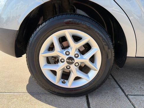 Used 2022 Kia Soul LX w/ Technology Package FWD image 9