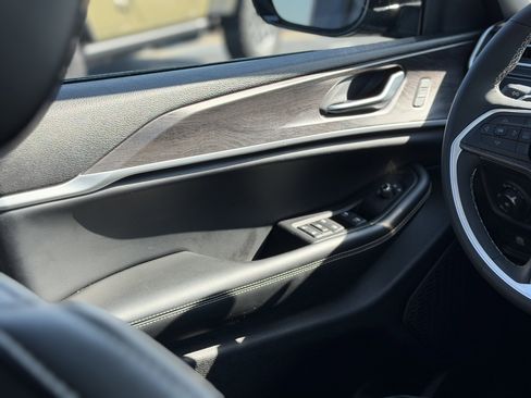 Used 2023 Jeep Grand Cherokee L Limited image 16