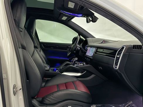 Used 2019 Porsche Cayenne Turbo AWD/4WD image 28