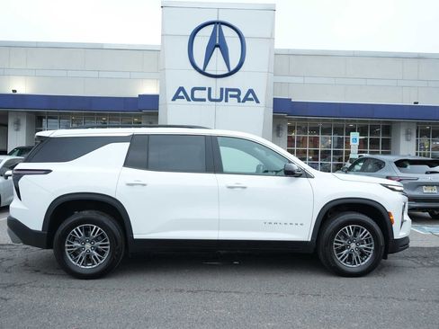 Used 2024 Chevrolet Traverse LT FWD image 8