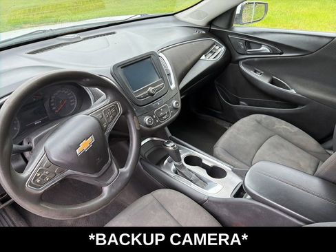 Used 2017 Chevrolet Malibu LT FWD image 5