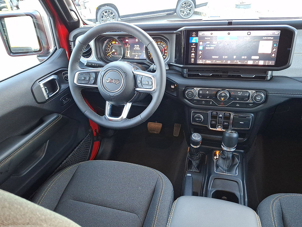 Used 2026 Jeep Wrangler Unlimited Sahara AWD/4WD image 15