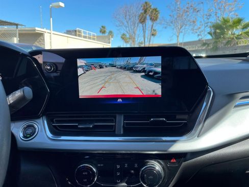 Used 2025 Chevrolet Trax LT image 24