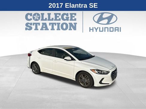 Used 2017 Hyundai Elantra SE image 2