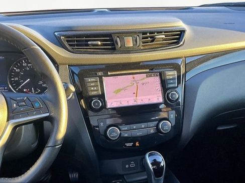 Used 2022 Nissan Rogue Sport SL image 9