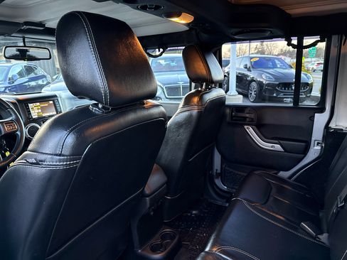 Used 2013 Jeep Wrangler Unlimited Sahara w/ Dual Top Group image 28