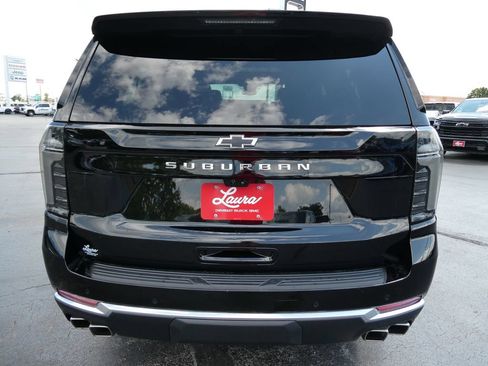 Certified 2025 Chevrolet Suburban High Country AWD/4WD image 6