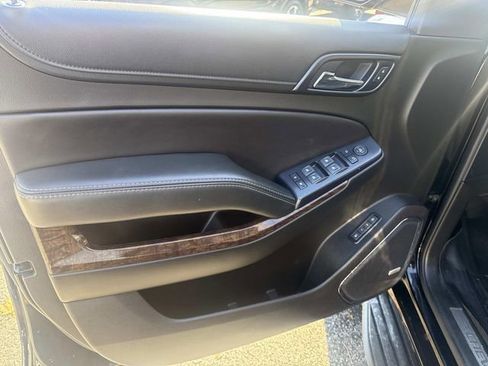 Used 2018 Chevrolet Suburban LT image 23