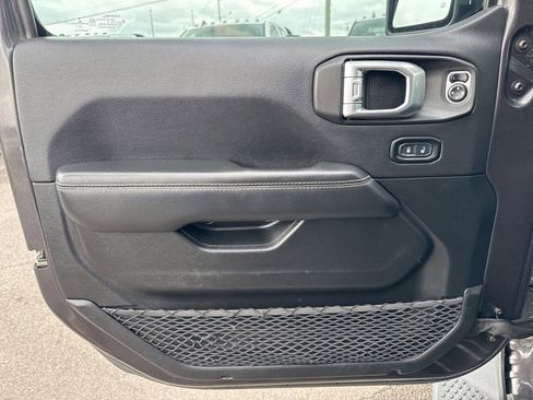 Used 2020 Jeep Wrangler Unlimited Sahara image 27