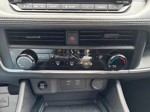 Used 2024 Nissan Rogue S FWD image 13