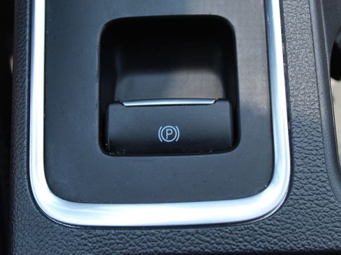 Used 2017 Ford Escape Titanium FWD image 34