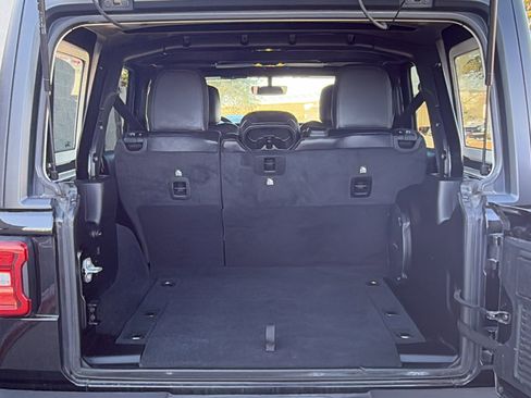 Certified 2022 Jeep Wrangler Unlimited Rubicon w/ Cold Weather Group image 27