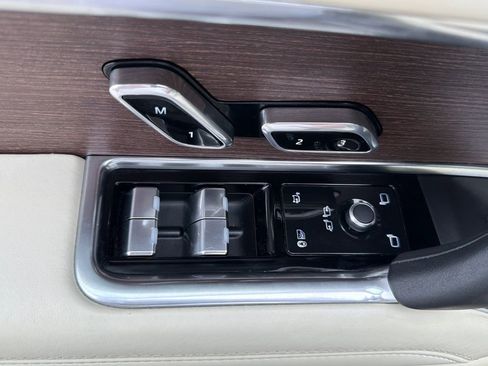 Used 2024 Land Rover Range Rover SE AWD/4WD image 27