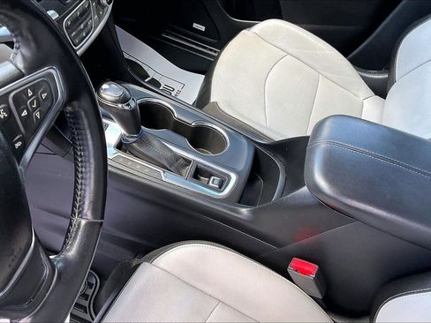 Used 2019 Chevrolet Equinox Premier AWD/4WD image 14