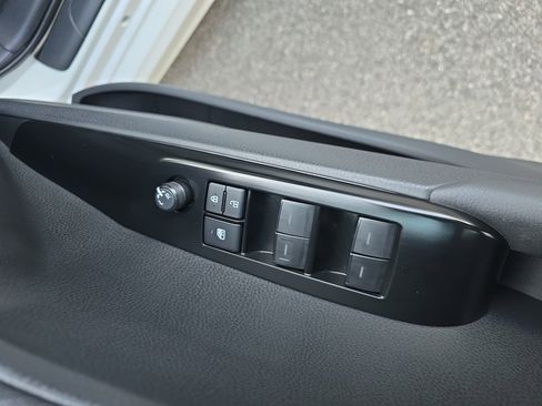 Used 2025 Toyota Camry SE image 28