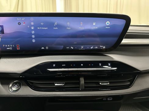 Certified 2025 Buick Enclave Avenir image 33